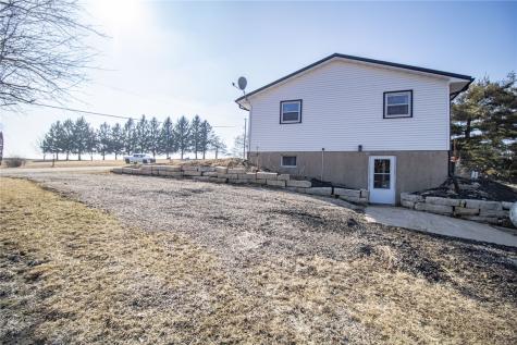 19576 Lake View Road Anamosa IA 52205