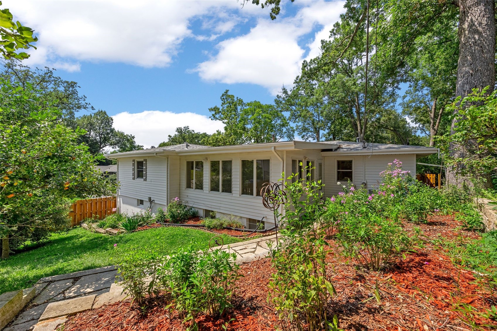 1416 Norwood Drive SE Cedar Rapids IA 52403