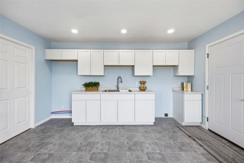 21686 257th Street Delhi IA 52223