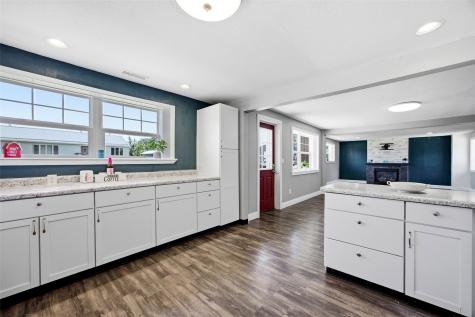 238 N 3rd Avenue Alburnett IA 52202