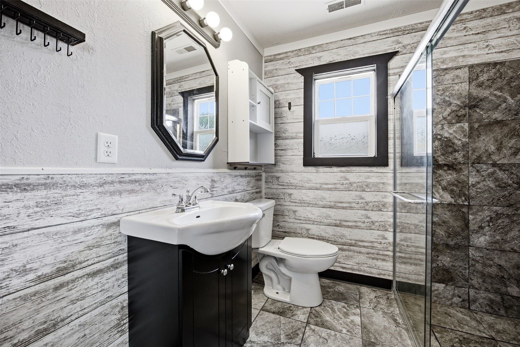 238 N 3rd Avenue Alburnett IA 52202