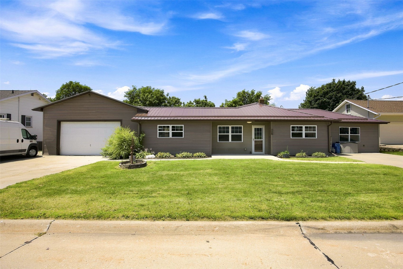238 N 3rd Avenue Alburnett IA 52202