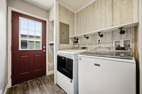 238 N 3rd Avenue Alburnett IA 52202
