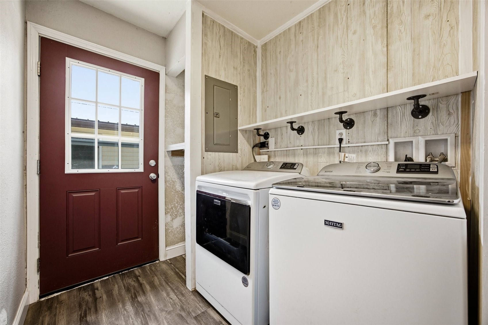 238 N 3rd Avenue Alburnett IA 52202