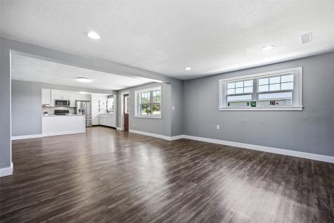 238 N 3rd Avenue Alburnett IA 52202
