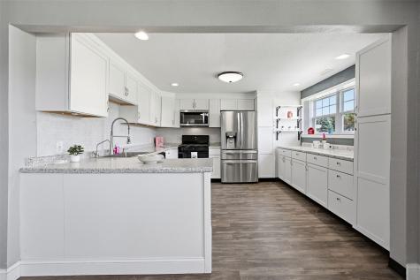 238 N 3rd Avenue Alburnett IA 52202