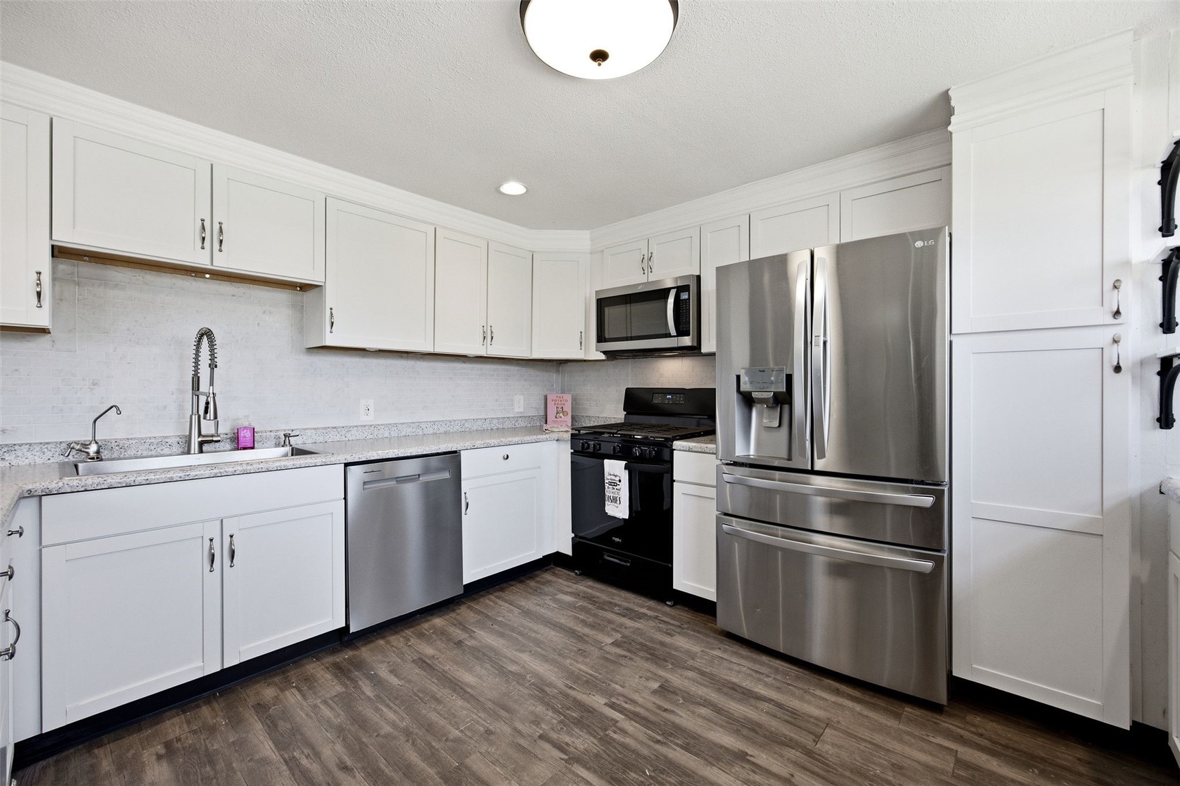 238 N 3rd Avenue Alburnett IA 52202