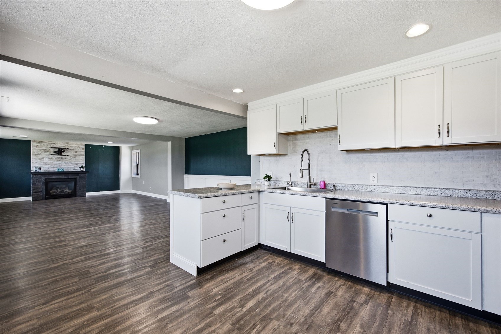 238 N 3rd Avenue Alburnett IA 52202
