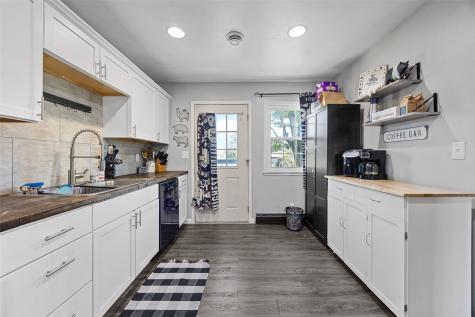 3918 Wenig Road NE Cedar Rapids IA 52402
