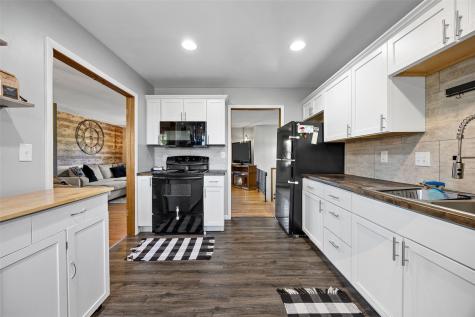 3918 Wenig Road NE Cedar Rapids IA 52402