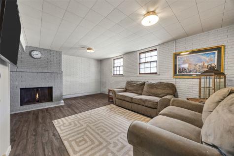 3918 Wenig Road NE Cedar Rapids IA 52402