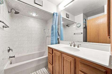 1037 Staub Court NE Cedar Rapids IA 52404