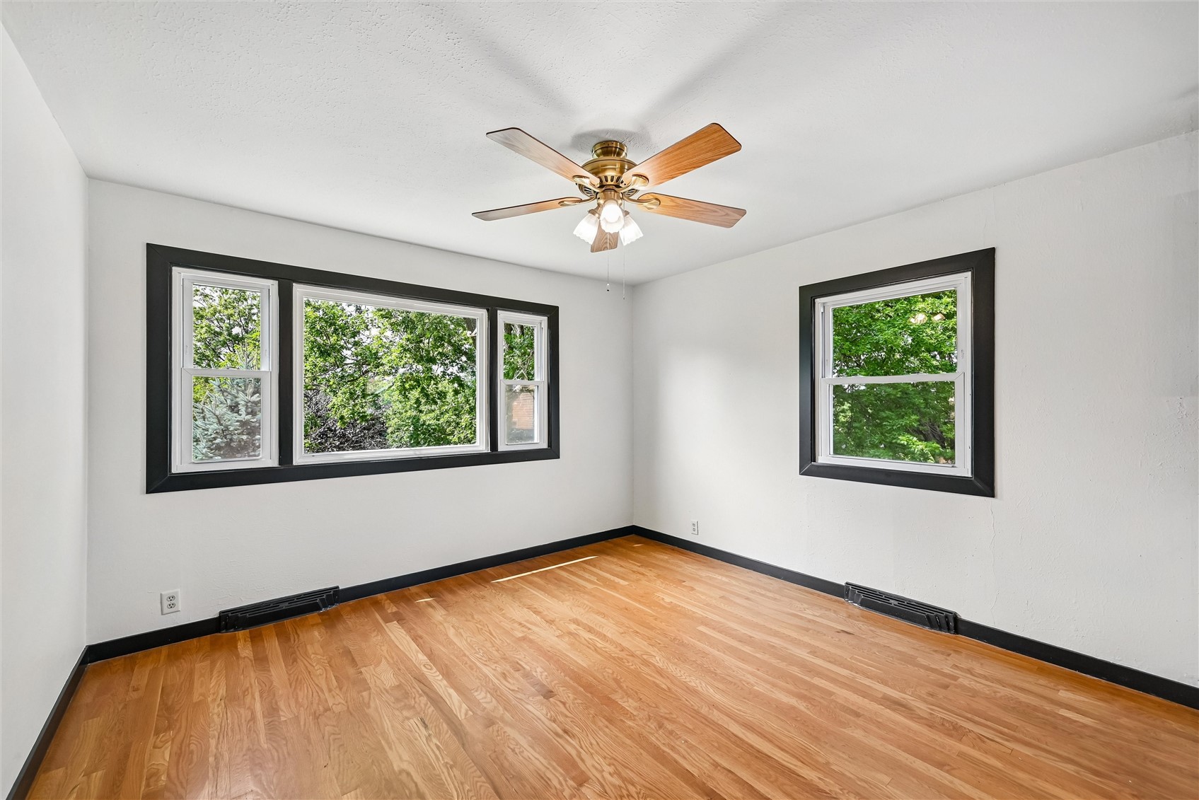 203 E 4th Street Anamosa IA 52205