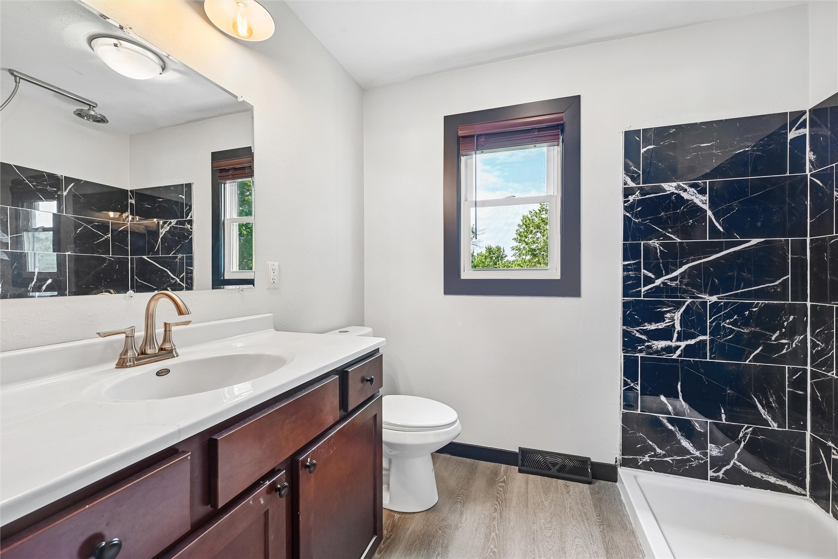 203 E 4th Street Anamosa IA 52205