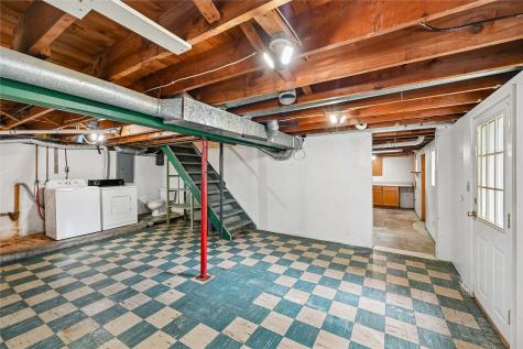 203 E 4th Street Anamosa IA 52205