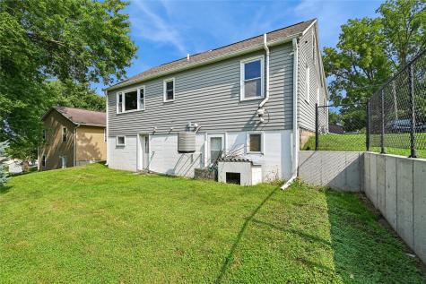 203 E 4th Street Anamosa IA 52205