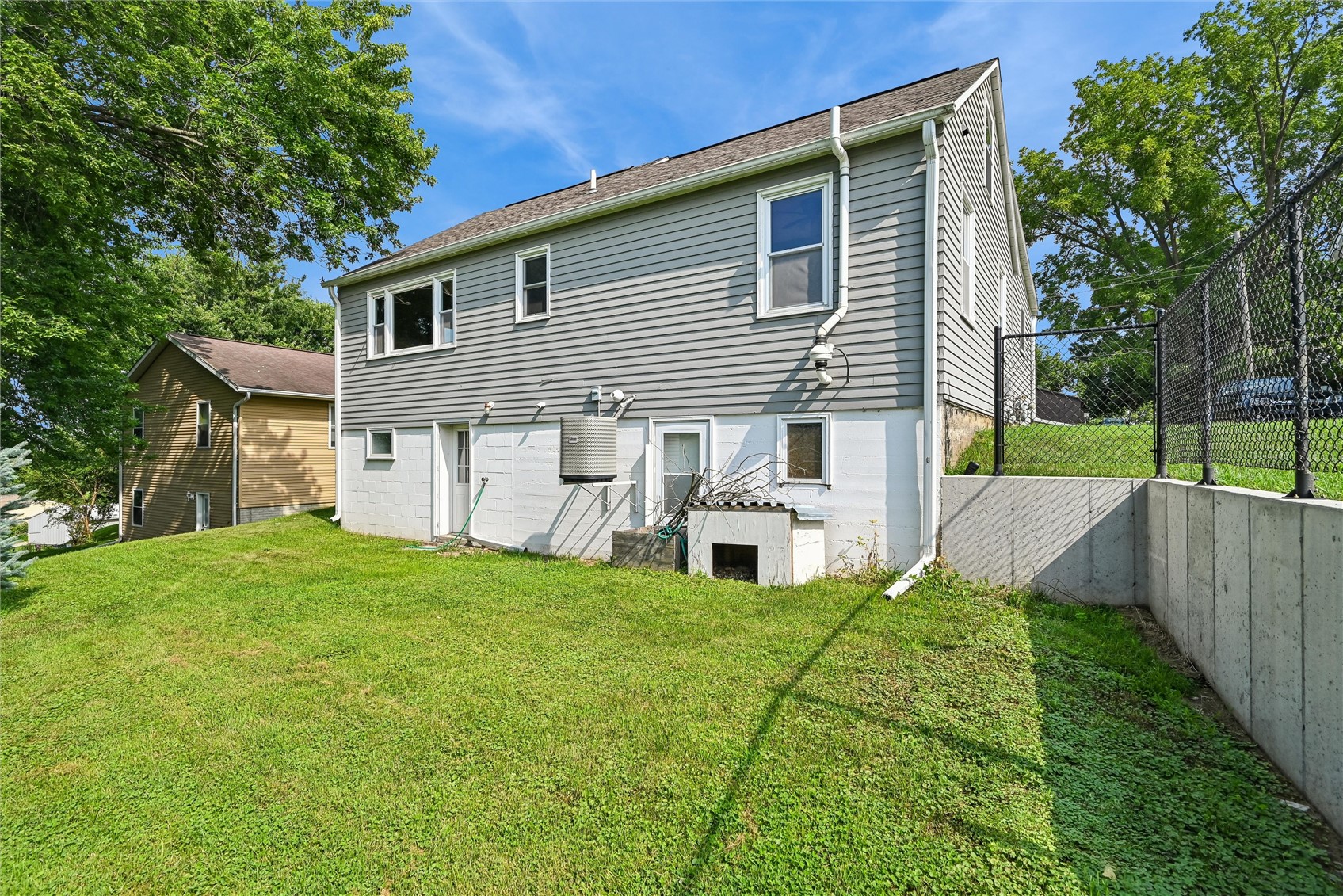 203 E 4th Street Anamosa IA 52205