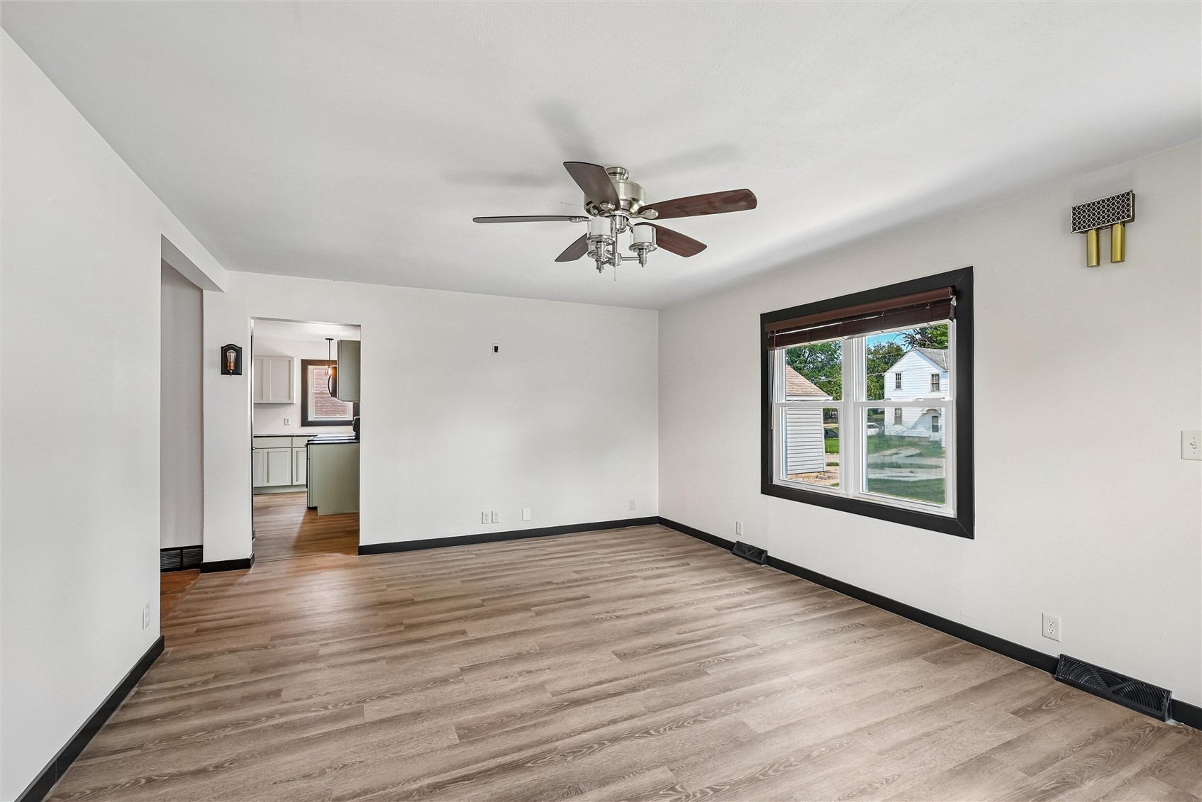 203 E 4th Street Anamosa IA 52205