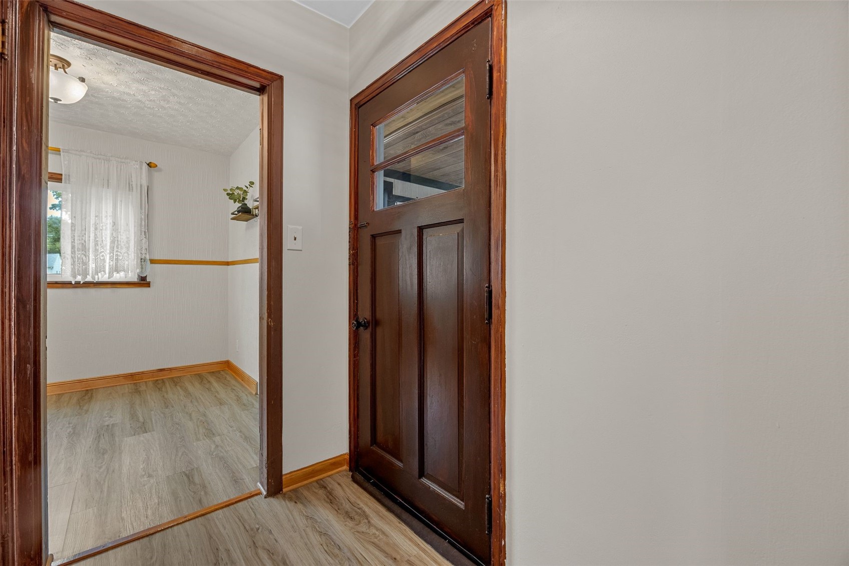 1828 W 6th Street Waterloo IA 50702