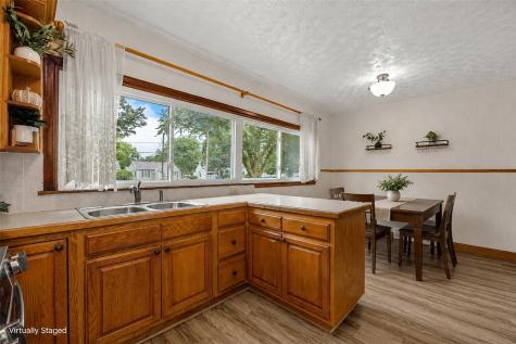 1828 W 6th Street Waterloo IA 50702