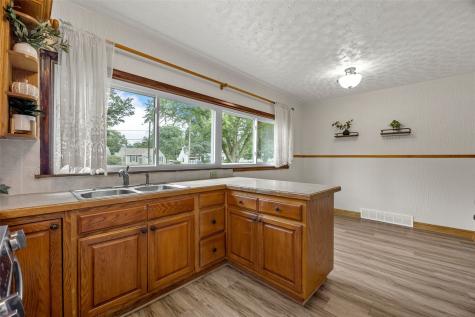1828 W 6th Street Waterloo IA 50702