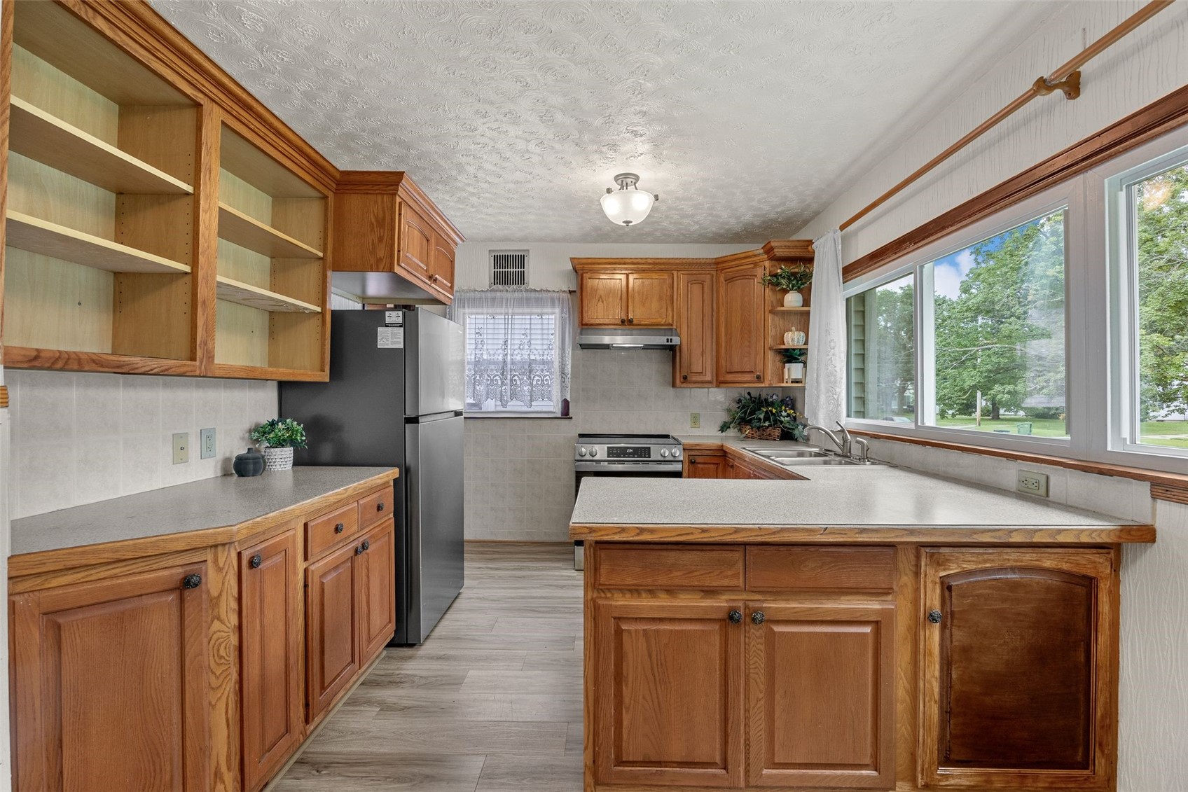 1828 W 6th Street Waterloo IA 50702