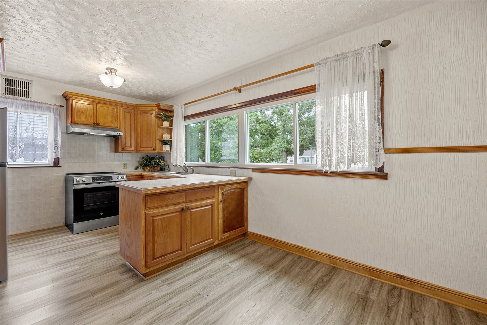 1828 W 6th Street Waterloo IA 50702