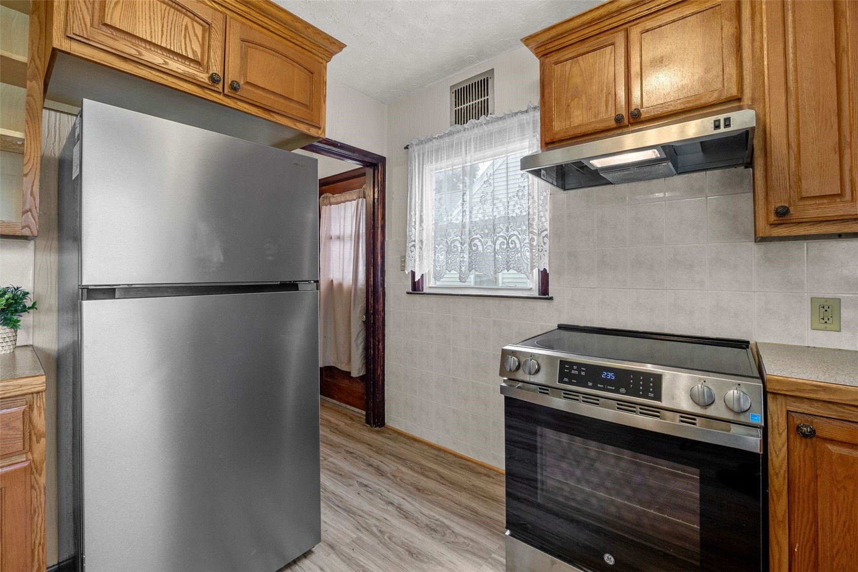 1828 W 6th Street Waterloo IA 50702
