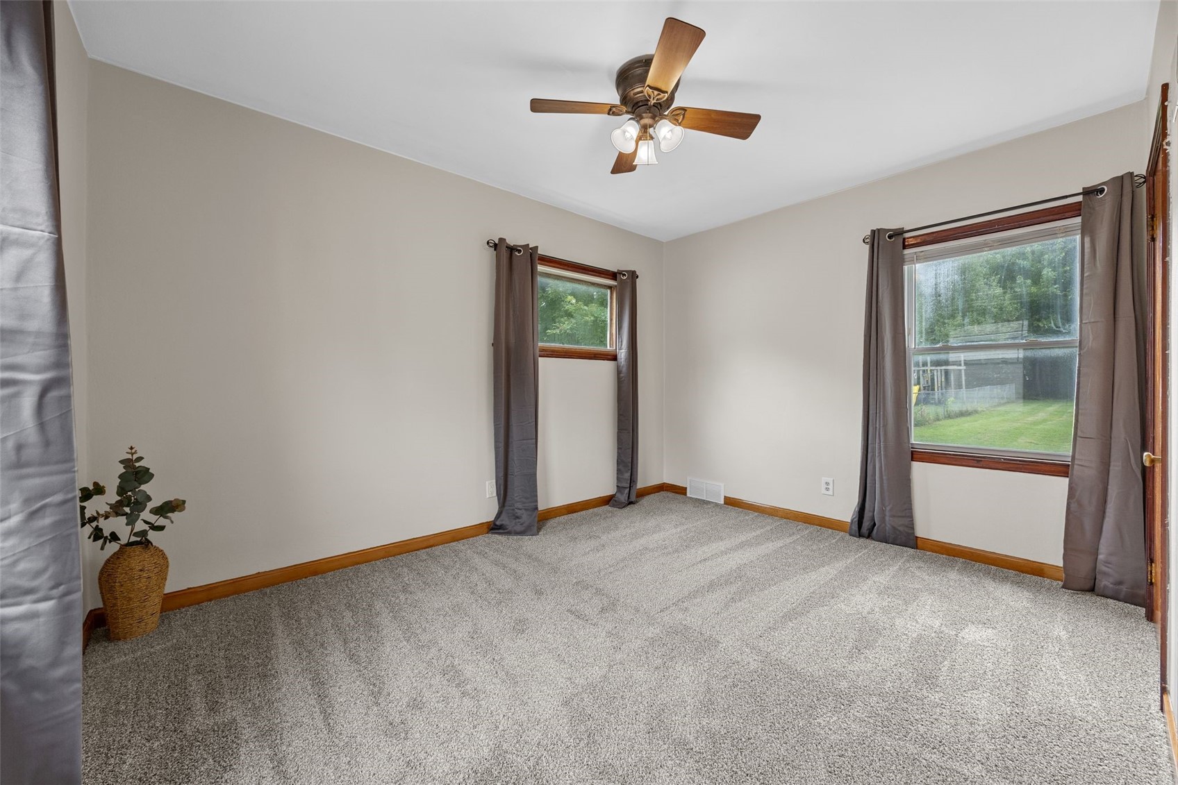 1828 W 6th Street Waterloo IA 50702