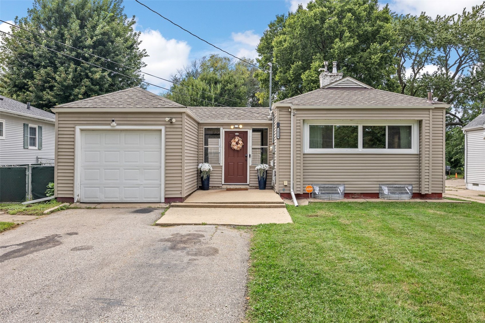1828 W 6th Street Waterloo IA 50702