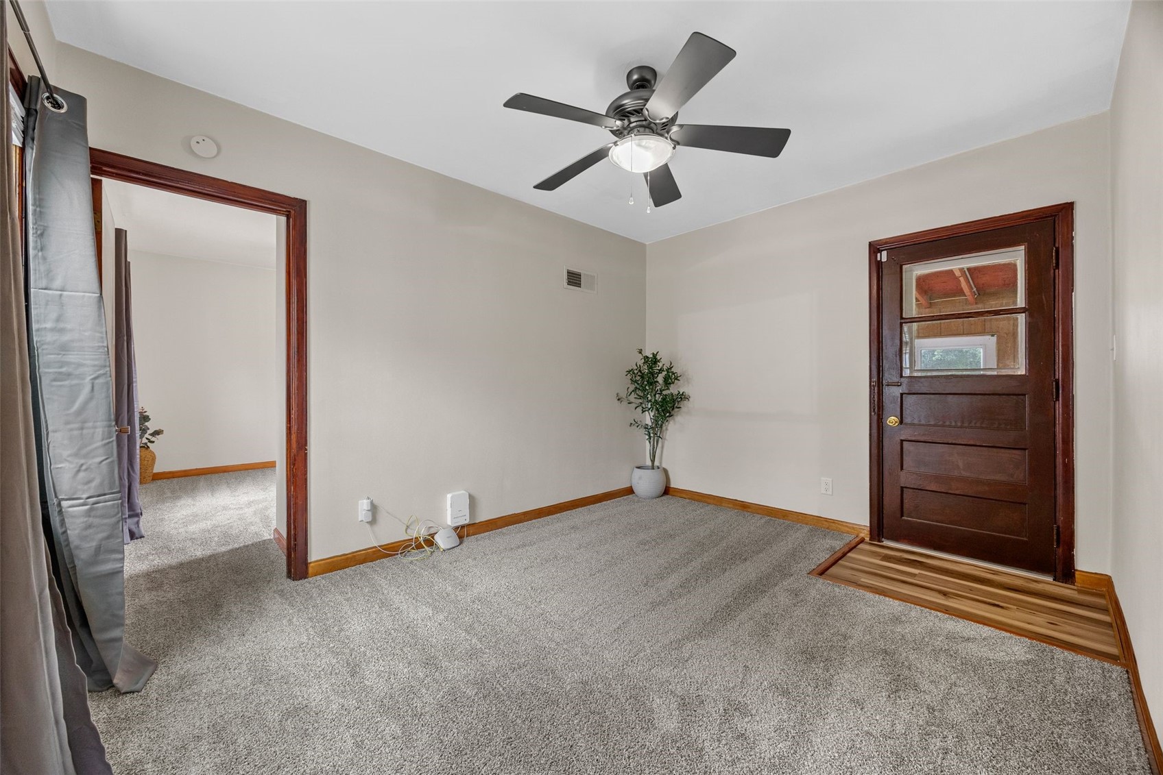 1828 W 6th Street Waterloo IA 50702