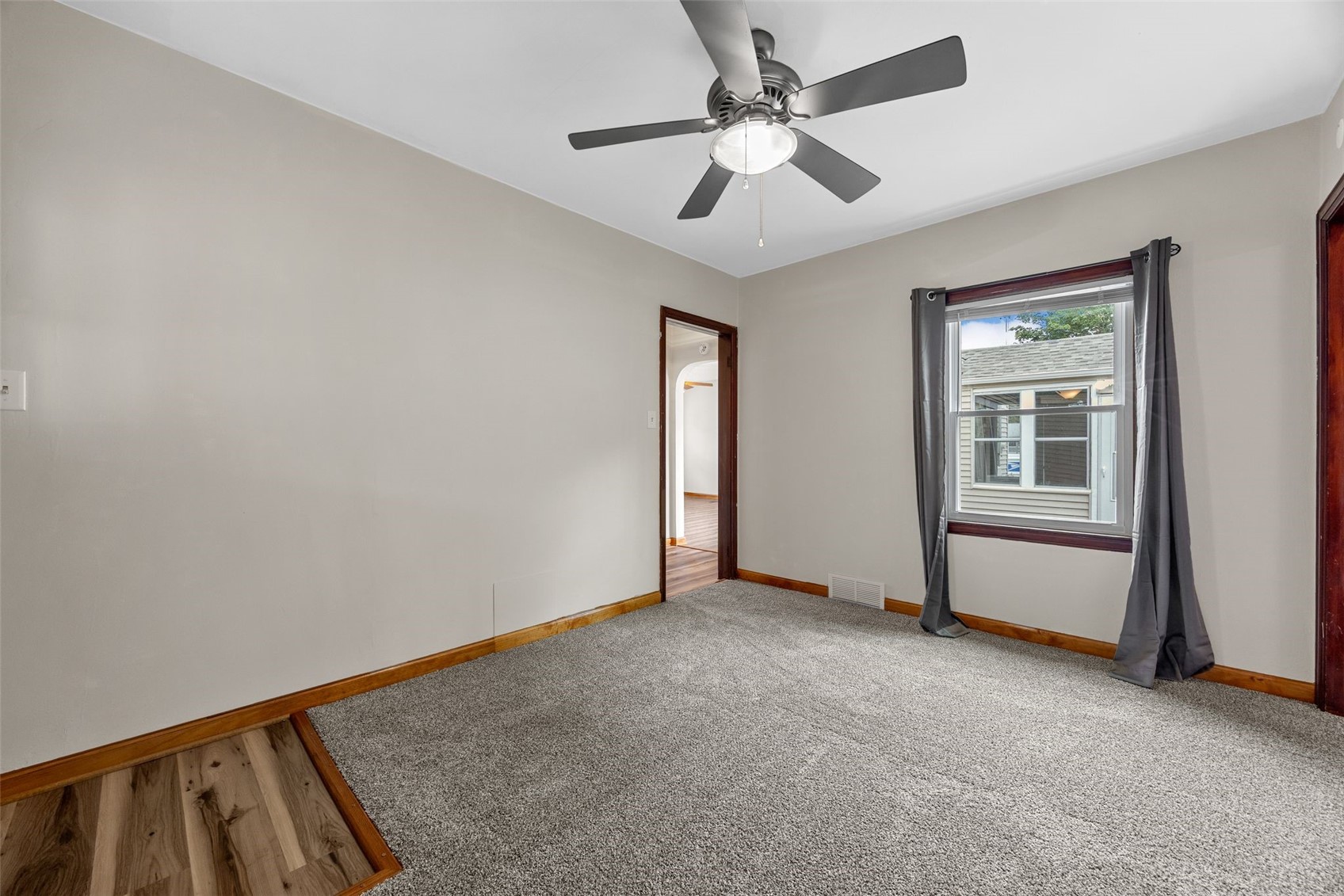 1828 W 6th Street Waterloo IA 50702