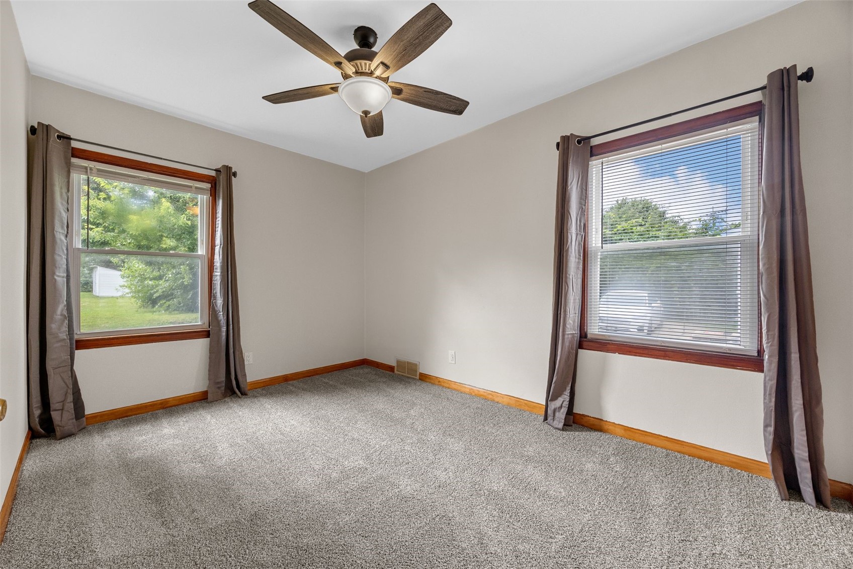 1828 W 6th Street Waterloo IA 50702