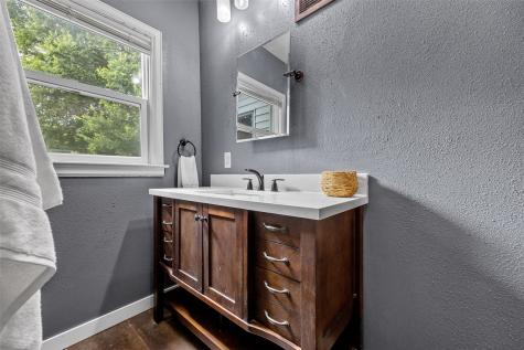 1828 W 6th Street Waterloo IA 50702