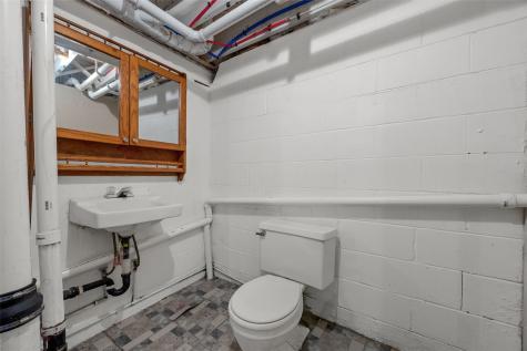 1828 W 6th Street Waterloo IA 50702