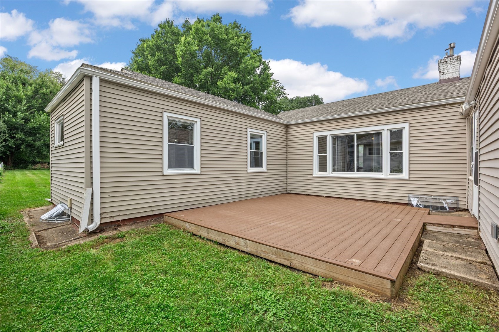 1828 W 6th Street Waterloo IA 50702