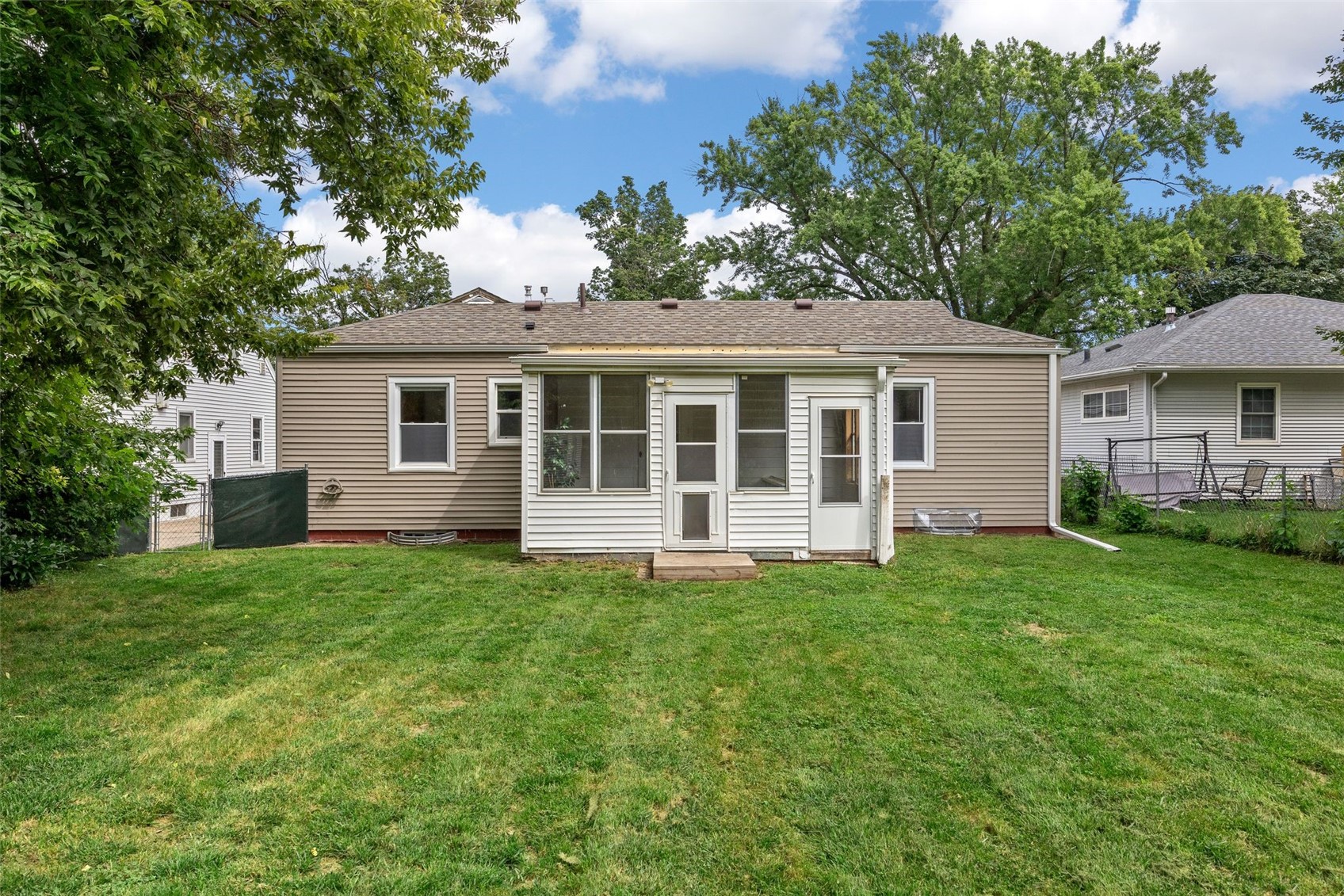 1828 W 6th Street Waterloo IA 50702