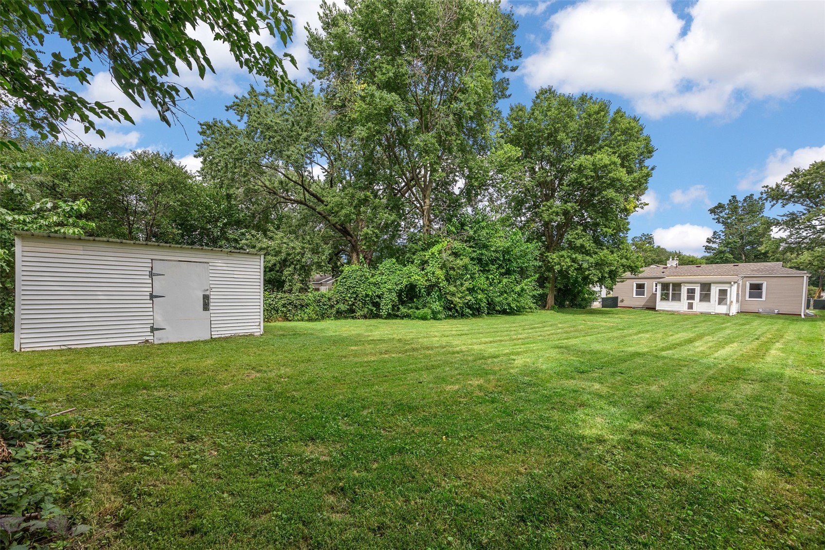 1828 W 6th Street Waterloo IA 50702
