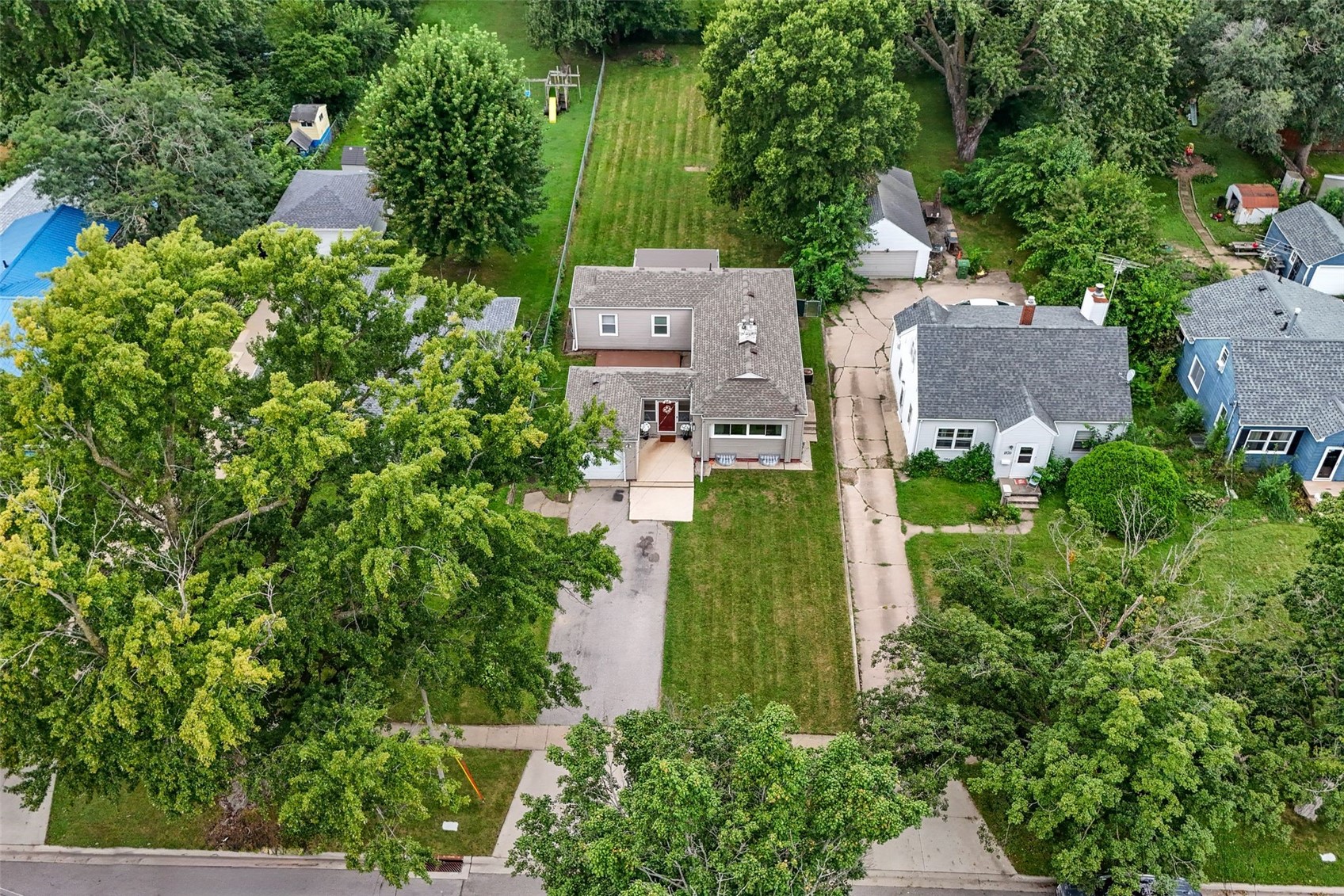 1828 W 6th Street Waterloo IA 50702
