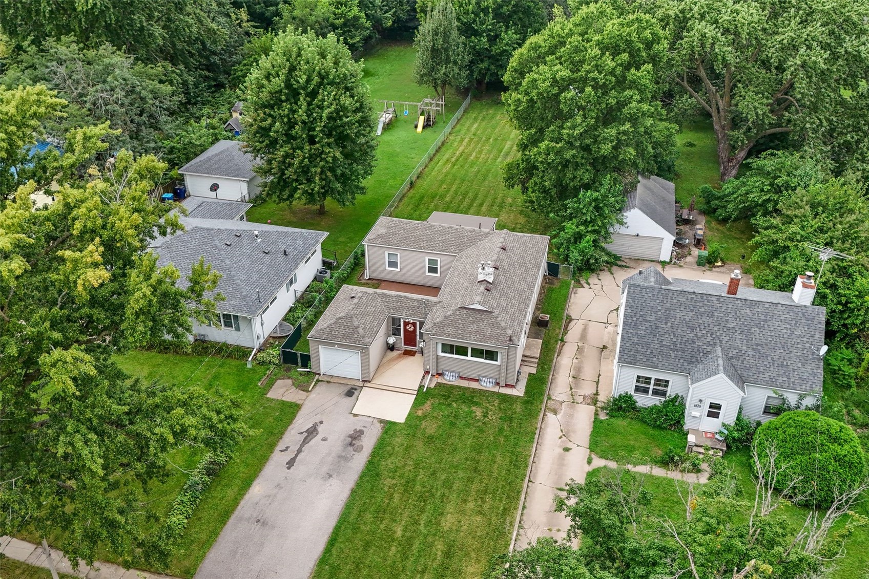 1828 W 6th Street Waterloo IA 50702