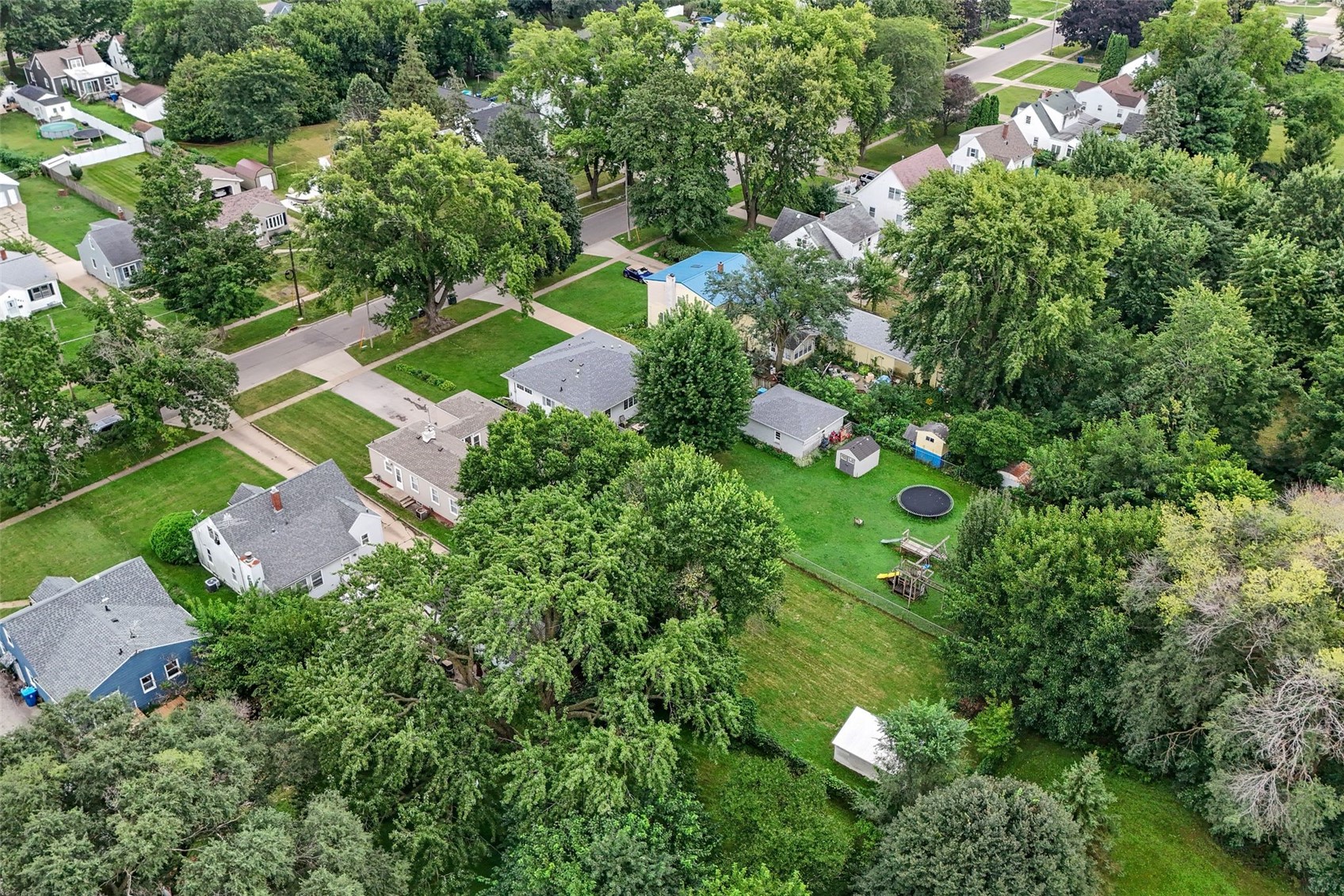 1828 W 6th Street Waterloo IA 50702
