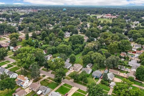 1828 W 6th Street Waterloo IA 50702