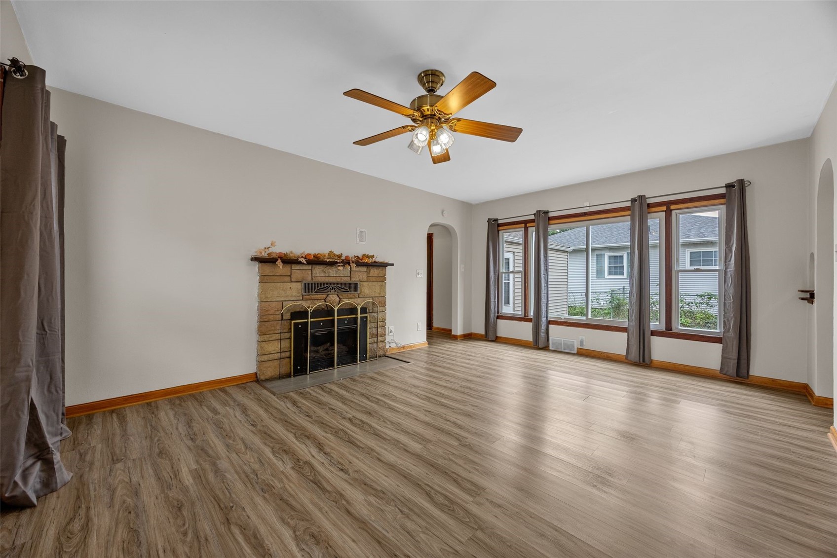 1828 W 6th Street Waterloo IA 50702