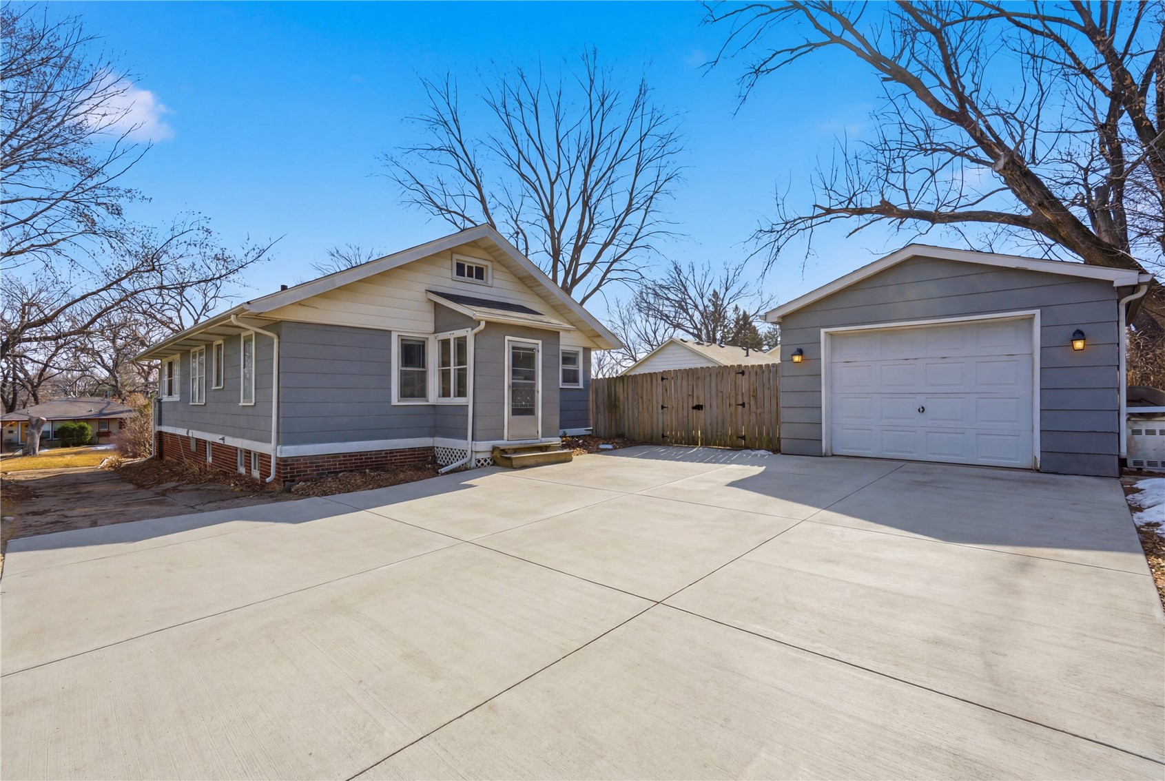 2016 30th Street Des Moines IA 50310