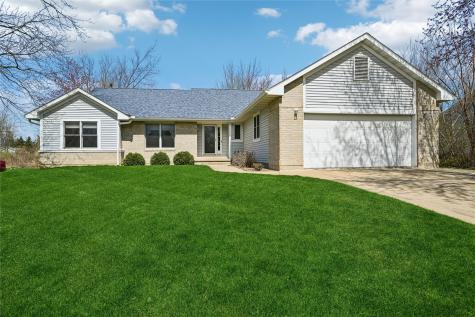 2060 Litchfield Drive Hiawatha IA 52233