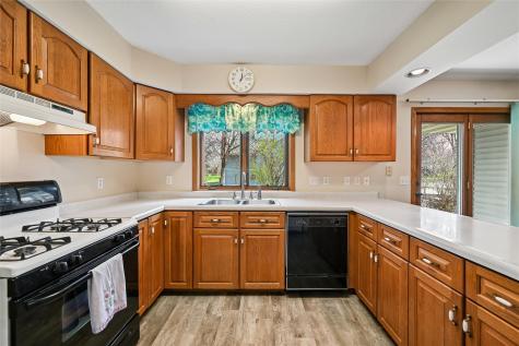 2060 Litchfield Drive Hiawatha IA 52233