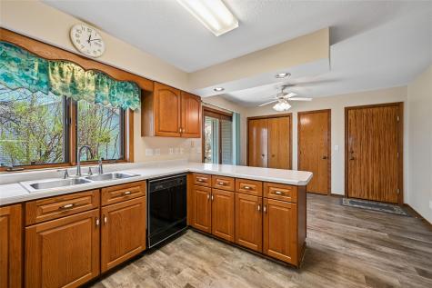 2060 Litchfield Drive Hiawatha IA 52233