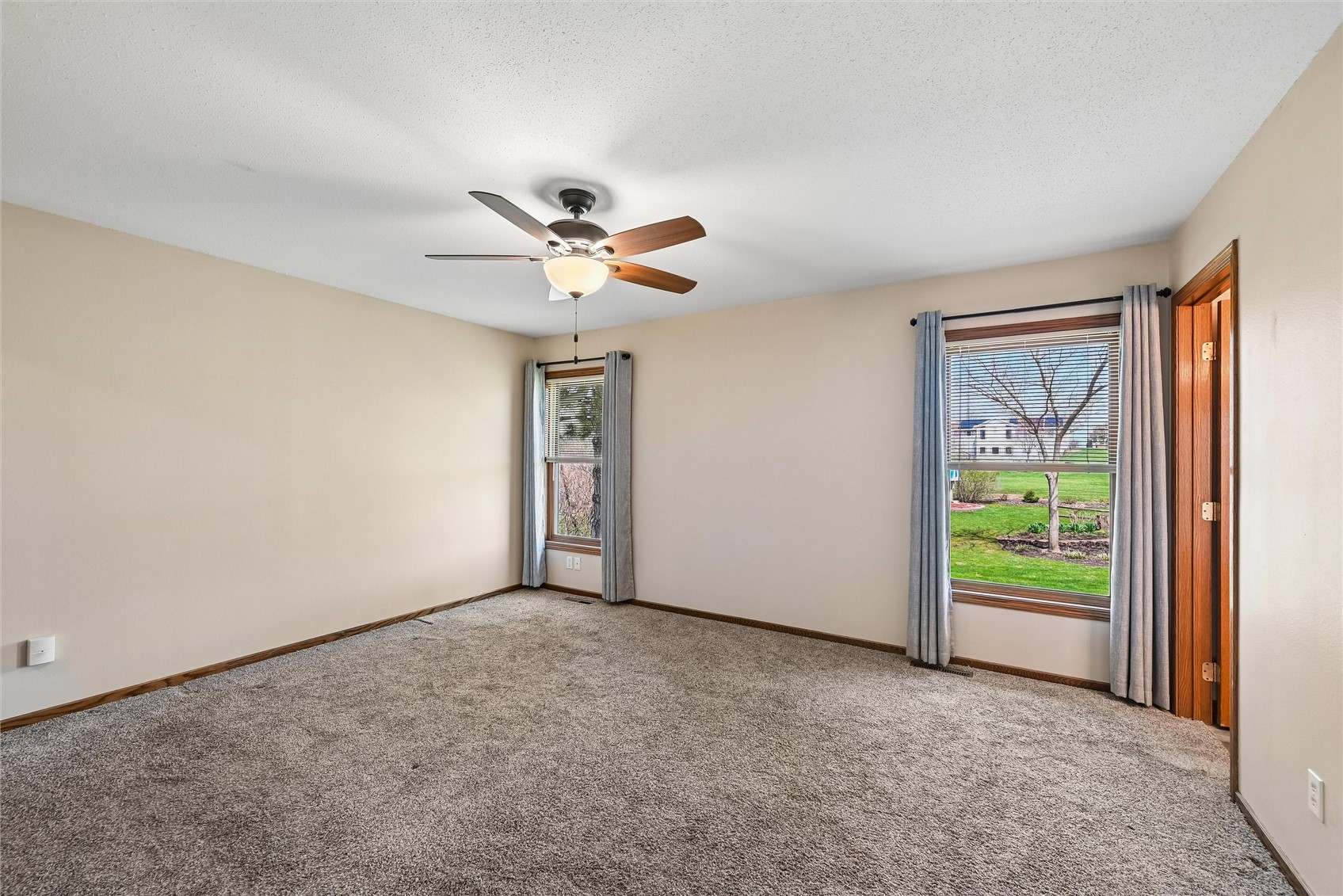 2060 Litchfield Drive Hiawatha IA 52233