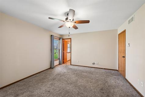 2060 Litchfield Drive Hiawatha IA 52233