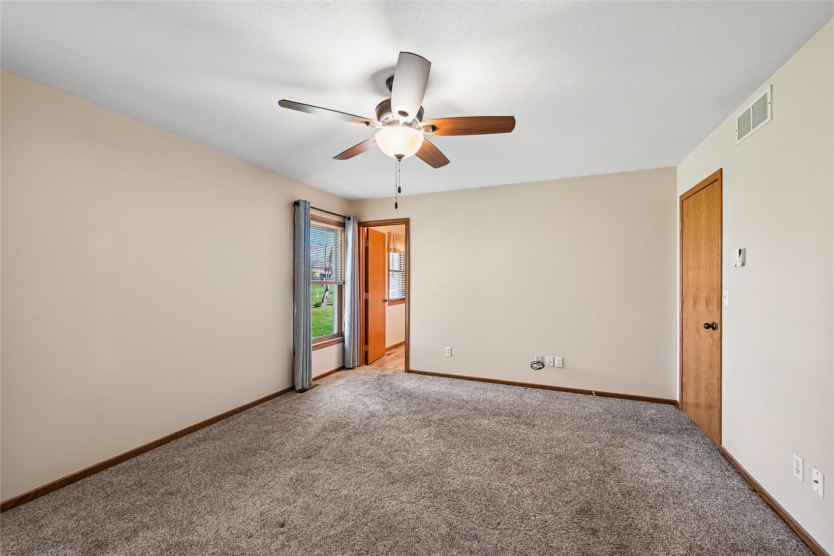 2060 Litchfield Drive Hiawatha IA 52233